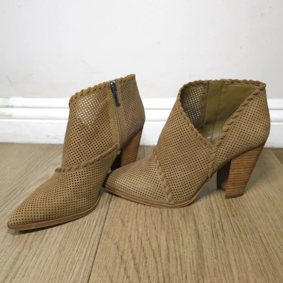 VINCE CAMUTO Lamorna Perforated Leather Pointy Bootie, Stacked Heel, Brown, 8.5 - Picture 6 of 11
